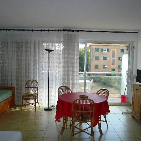 Apartment Studio Le Lavandou, 1 Piece, 4 Personnes - Fr-1-251-472 Le Lavandou